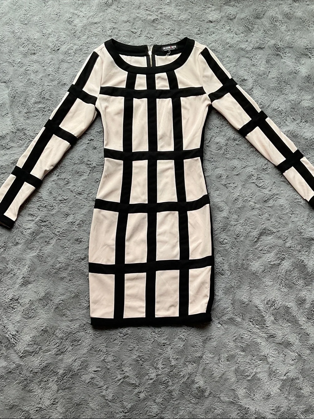 Black and blush pink Grid Long-Sleeve Bodycon Dress